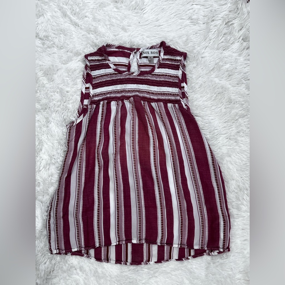 Red and white sleeveless high / low top